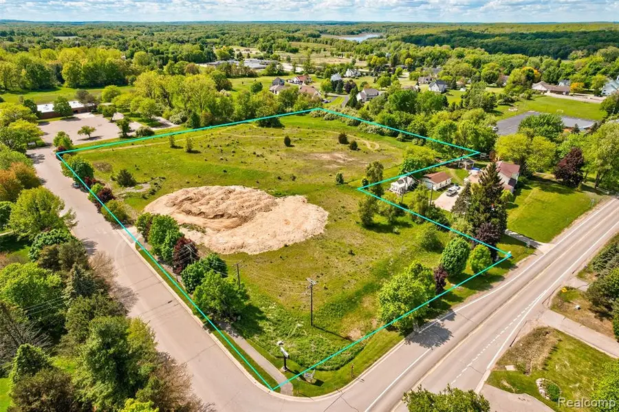 12750 Fountain Square, Davisburg, MI 48350 - #2