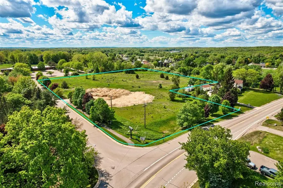 12750 Fountain Square, Davisburg, MI 48350 - #3