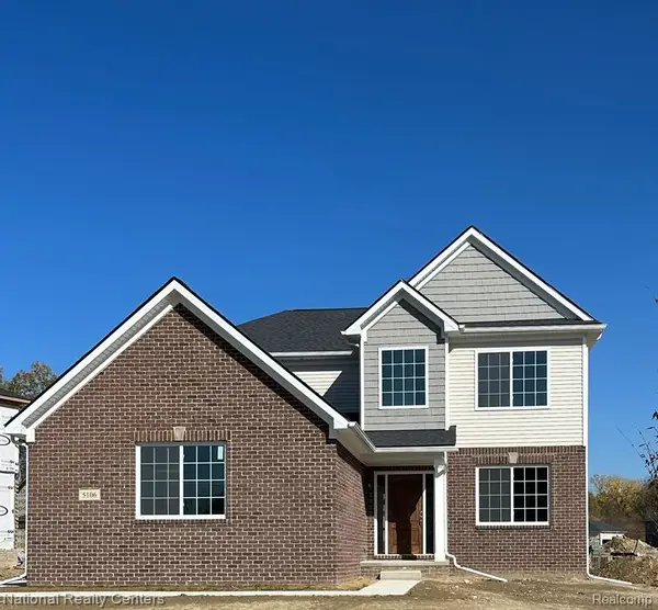 5 Rochawies, Oakland, MI 48363