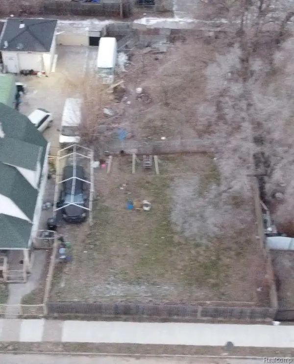 8774 Chamberlain, Detroit, MI 