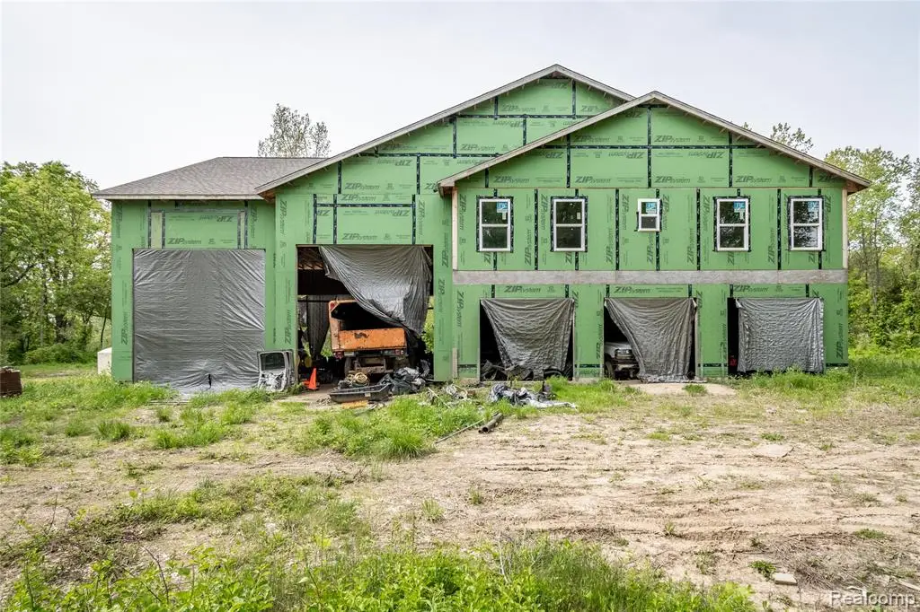 1601 W Rose Center, Holly, MI  - #1