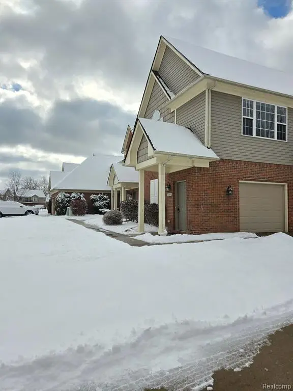 27341 Hidden Oaks, Trenton, MI  - Image #2