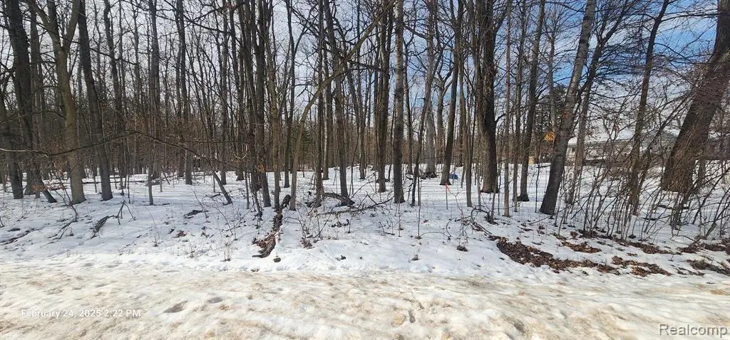 001 Driftwood, Fenton, MI 48430 - Image #1