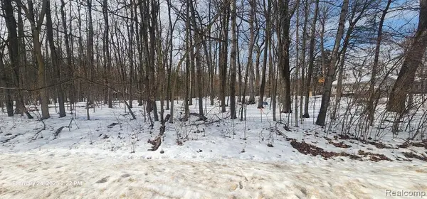 001 Driftwood, Fenton, MI 48430