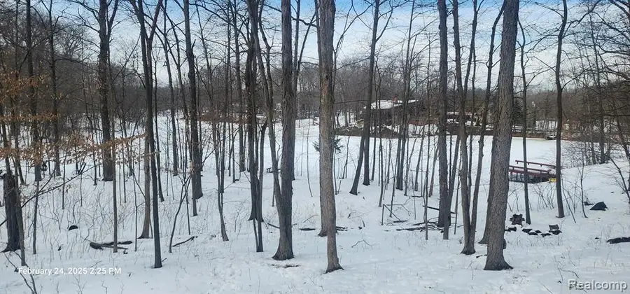 001 Driftwood, Fenton, MI 48430 - Image #2