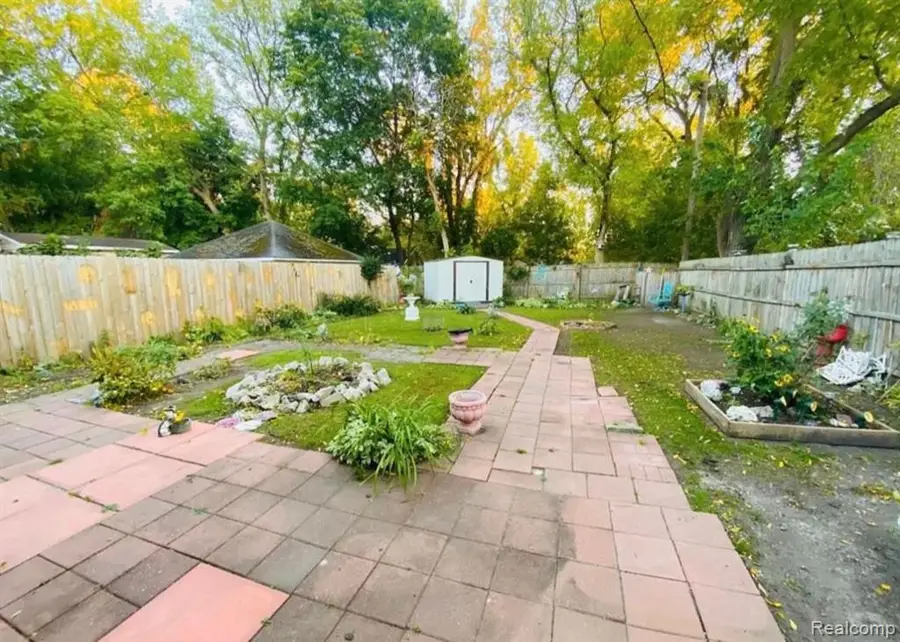 2015 W Genesee, Saginaw, MI 48602 - #2