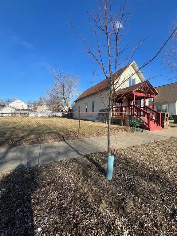 1486 17th, Detroit, MI 48216