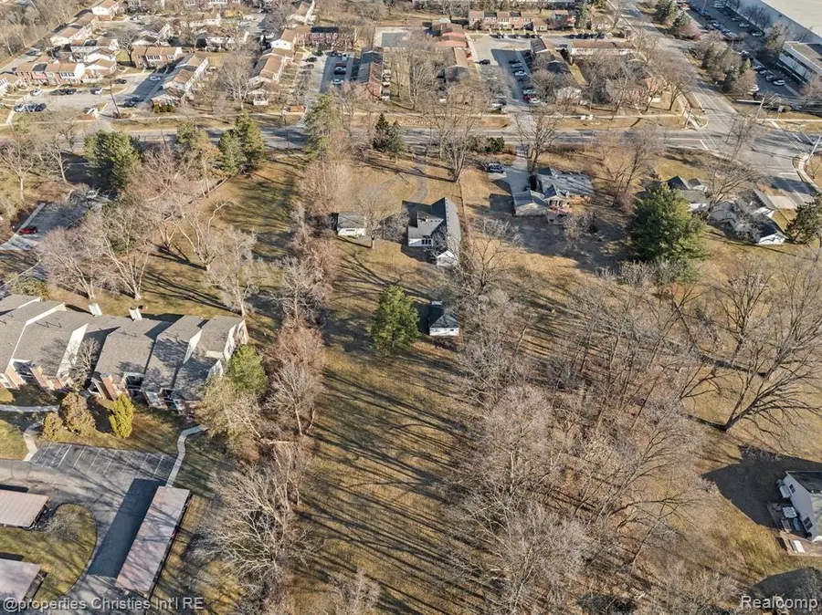 34505 W 9 Mile, Farmington, MI 48335 - #2
