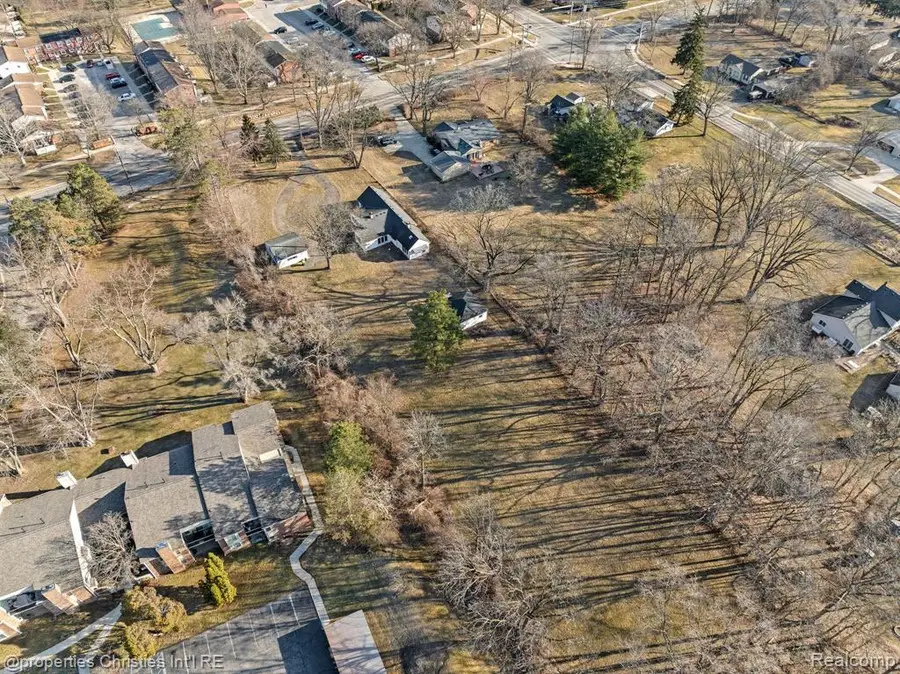 34505 W 9 Mile, Farmington, MI 48335 - #3