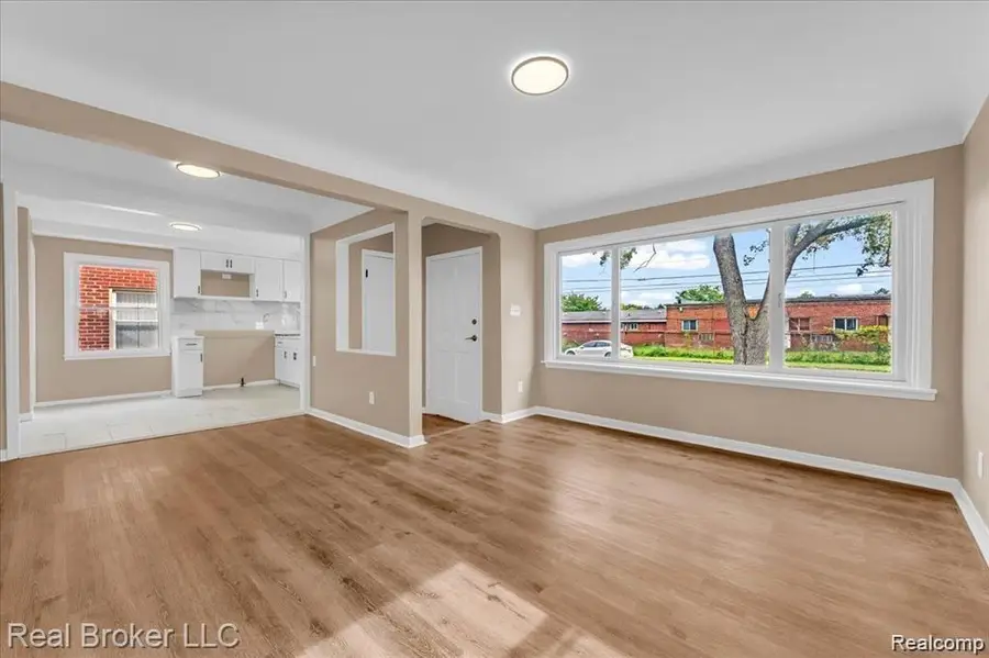 9715 Woodbine, Redford, MI  - #3