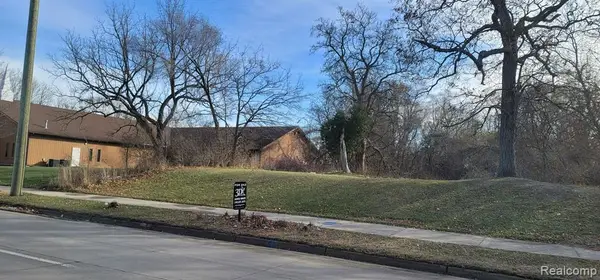 472 University, Pontiac, MI 48342