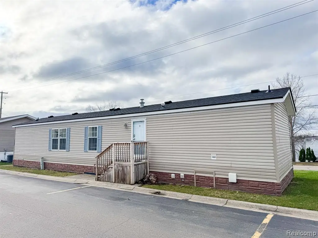 2367 Harbor Dr, Fenton, MI 48430 - Image #1