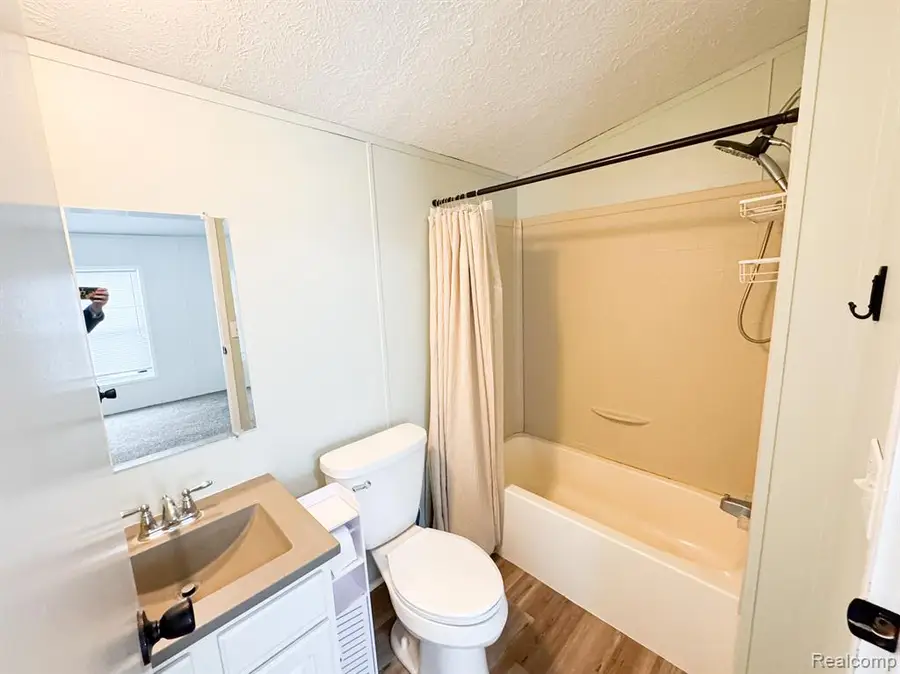 2367 Harbor Dr, Fenton, MI 48430 - Image #3