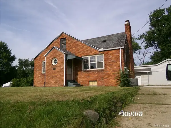 3052 S Center, Burton, MI 