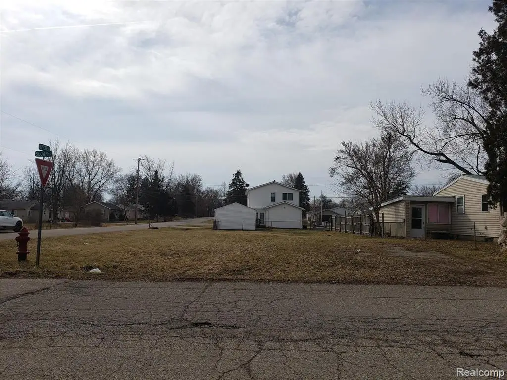 00 Sloan, Grand Blanc, MI 48507 - #1