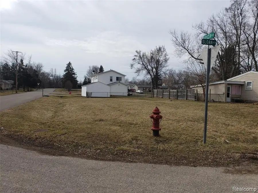 00 Sloan, Grand Blanc, MI 48507 - #2