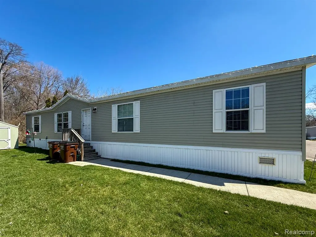 389 Rustic, Belleville, MI 48111 - Image #1