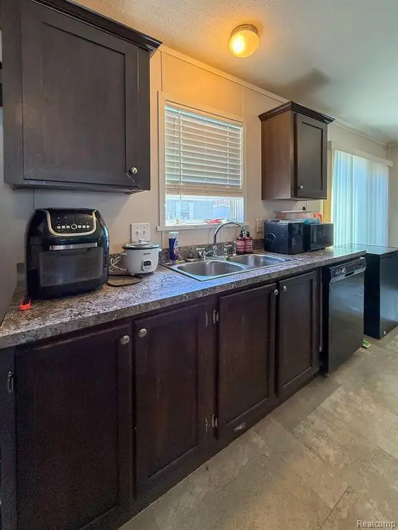 389 Rustic, Belleville, MI 48111 - Image #3