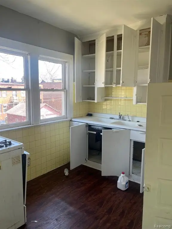 2433 La Belle, Detroit, MI 48238 - #3