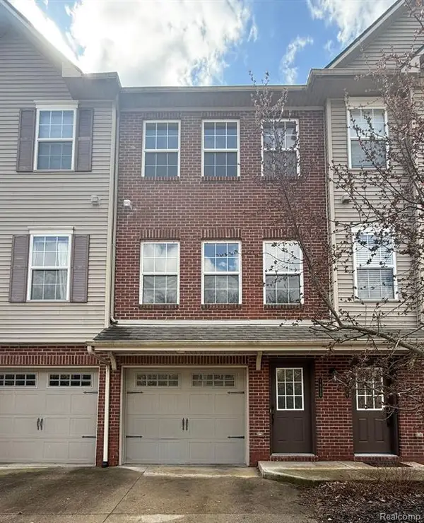 1618 Red Hickory, Howell, MI 