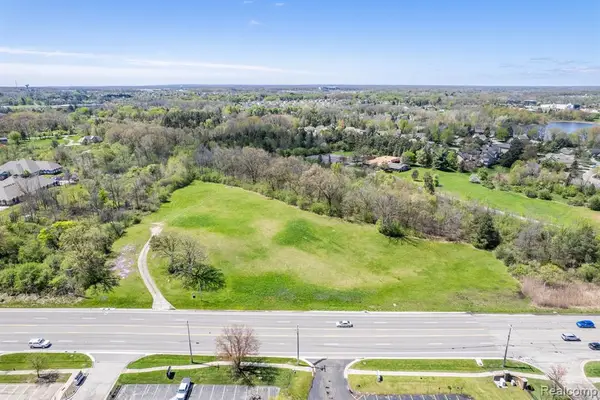 8152 S Saginaw, Grand Blanc, MI 