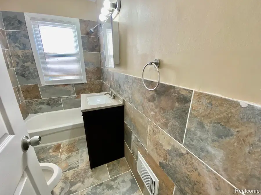9156 Winthrop, Detroit, MI 48228 - #3