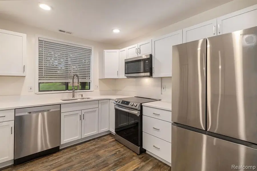 22221 Indian Creek #7, Farmington Hills, MI  - Image #3