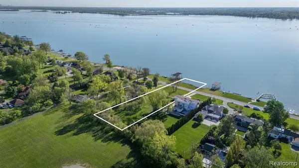 21604 E River, Grosse Ile, MI 