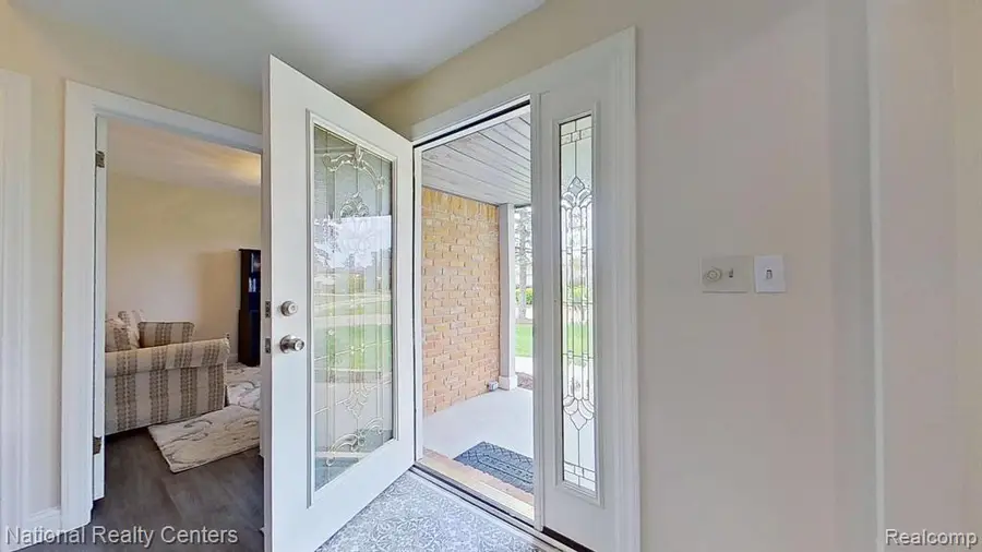 34623 Lakehurst, Farmington Hills, MI  - Image #2