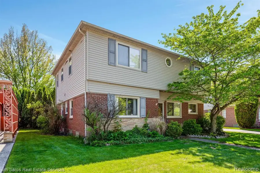 935 S Brys, Grosse Pointe Woods, MI 48236 - #2