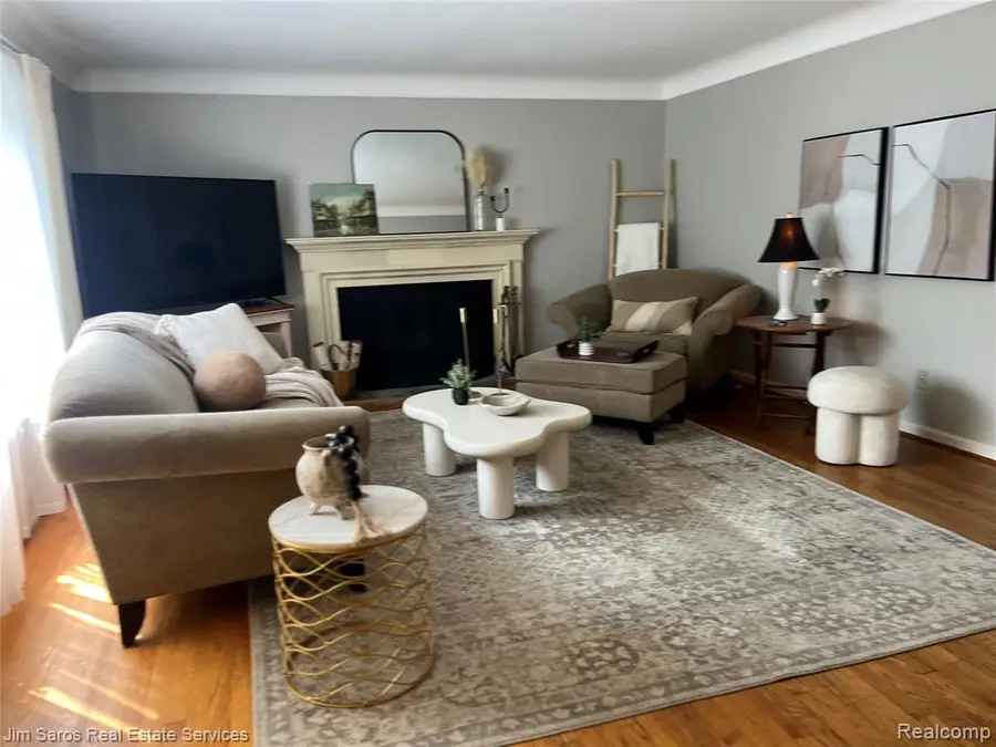 935 S Brys, Grosse Pointe Woods, MI 48236 - #3