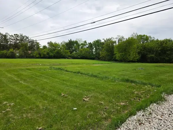 7585/7548 Pontiac Trail, West Bloomfield, MI 