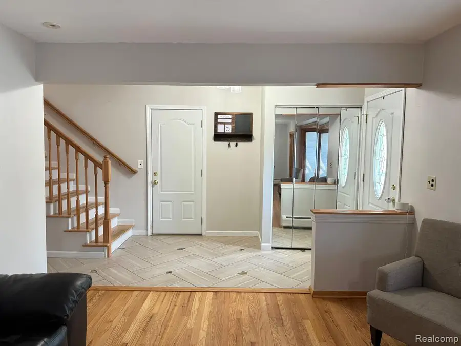 37502 Ladywood, Livonia, MI  - Image #2