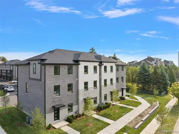 2817 Summers, Troy, MI 