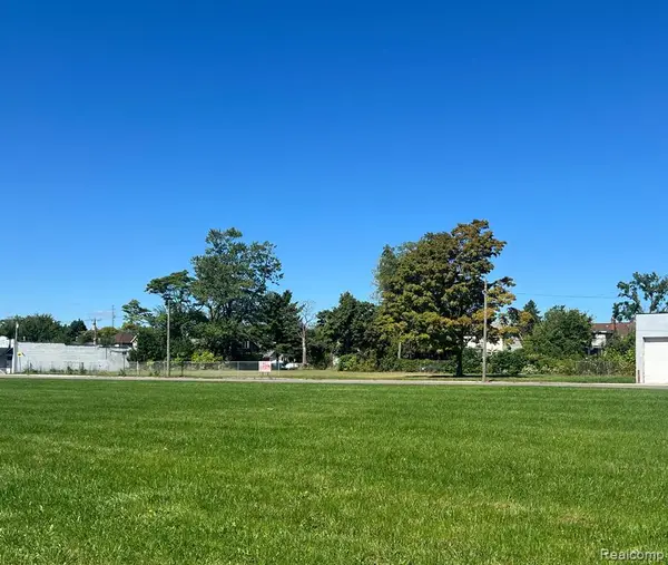 10372 W Chicago, Detroit, MI 48204