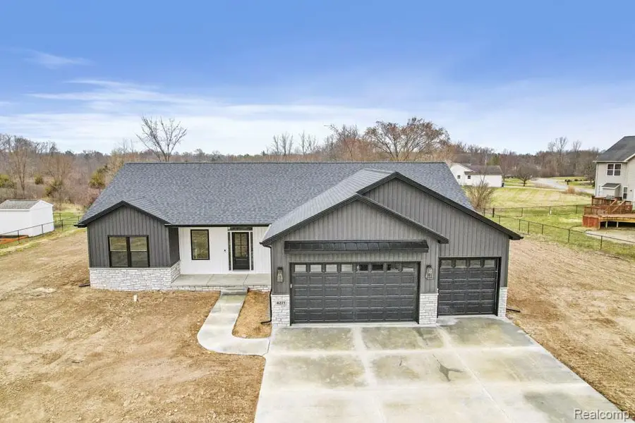 7195 Geraldine, Swartz Creek, MI  - Image #3