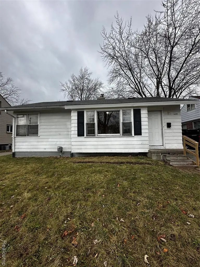 1652 Stanley, Saginaw, MI  - Image #1