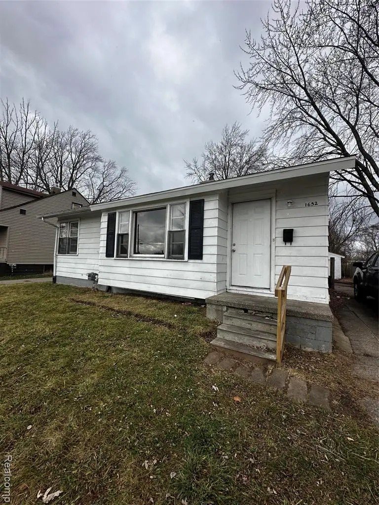 1652 Stanley, Saginaw, MI  - Image #2
