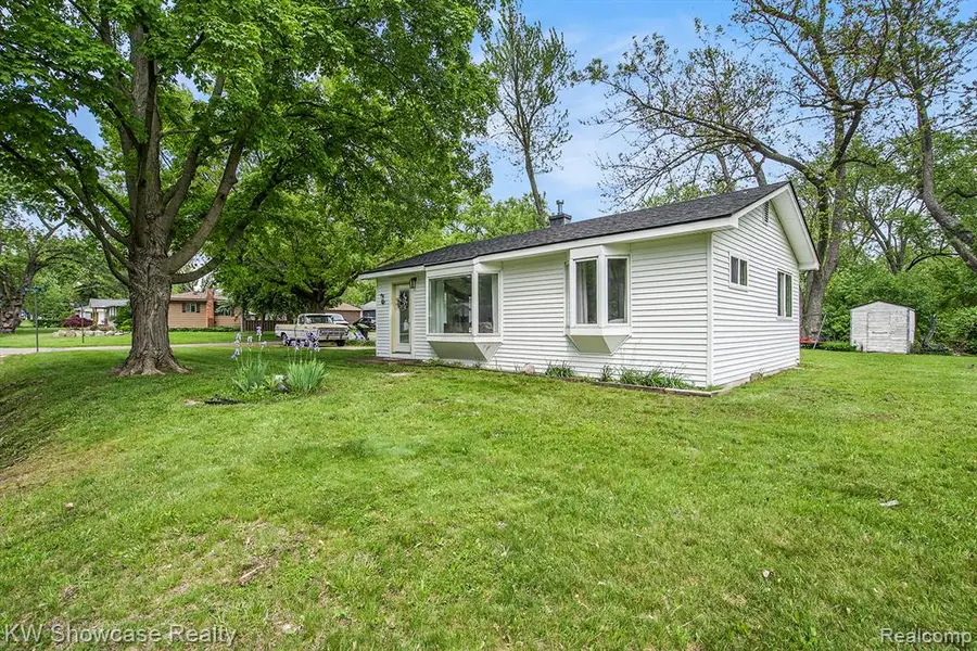 1701 Marylestone, West Bloomfield, MI  - Image #3