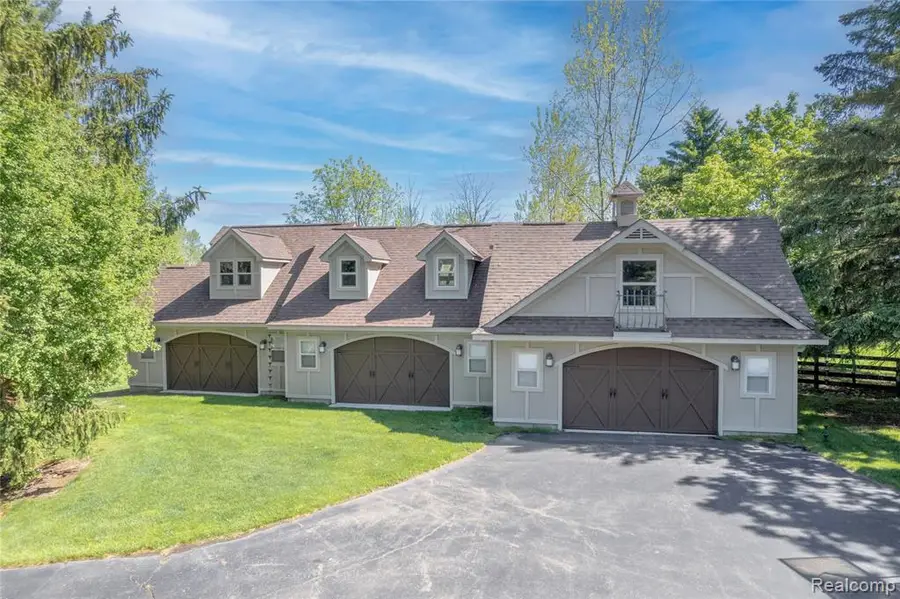 6279 Canter Creek, Grand Blanc, MI  - Image #3