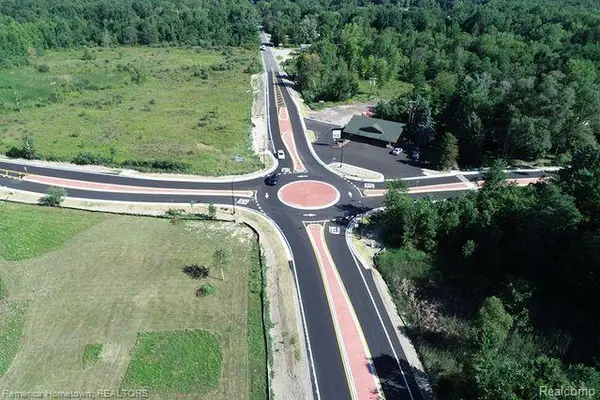 0000 7 Mile, South Lyon, MI 48178