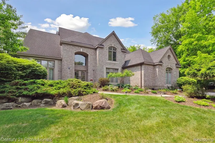 6642 Carlyle, West Bloomfield, MI  - Image #2