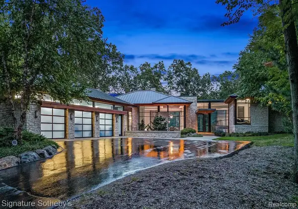 6956 Cooley Lake, White Lake, MI 