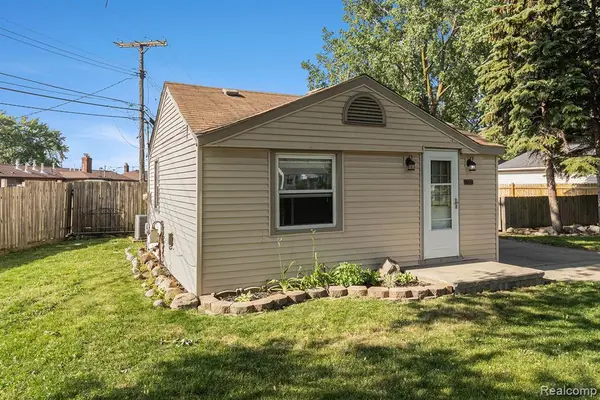 17325 Doris, Fraser, MI 