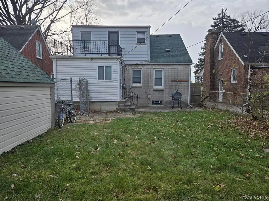 20857 Hawthorne, Harper Woods, MI  - Image #2