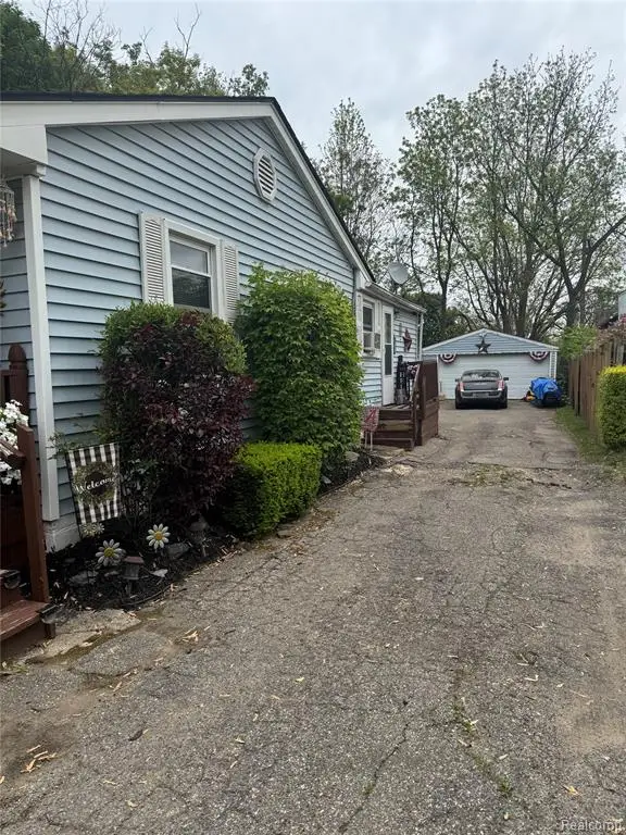 88 N Astor, Pontiac, MI  - Image #3