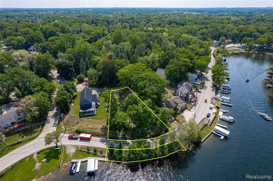 411 Heights Road, Lake Orion, MI 48362 - Image #2