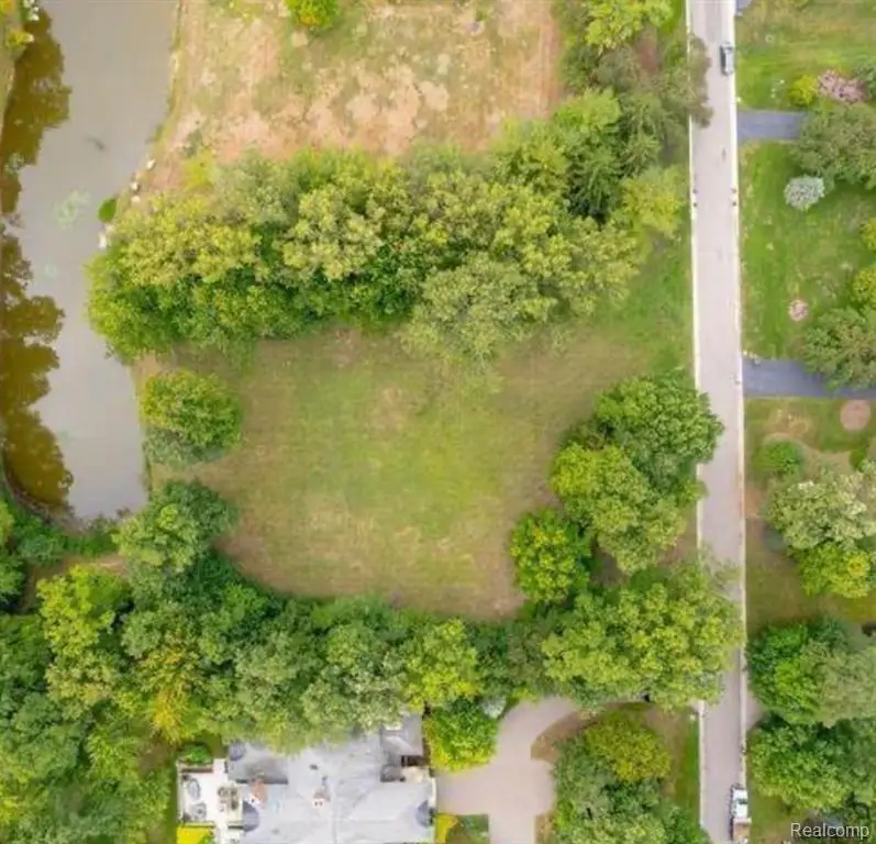 0001 Woodlynne, Bingham Farms, MI 48025 - Image #2