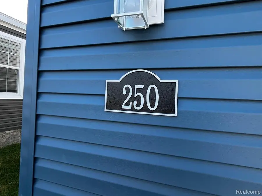 250 Riviera, Lapeer, MI  - Image #3