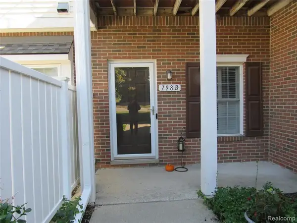 798 Amberly #B, Waterford, MI 